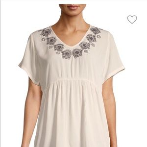 Bobeau - Embroidered Crinkle top